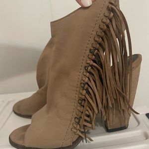 Fringe heel